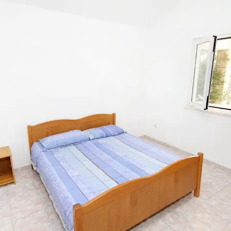 Apartment Seaside Secluded Apartments Cove Jedra, Hvar - 2583 *