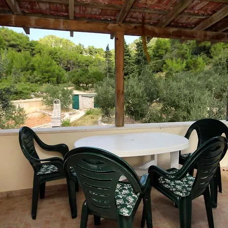 Apartment Seaside Secluded Apartments Cove Jedra, Hvar - 2583 Gdinj
